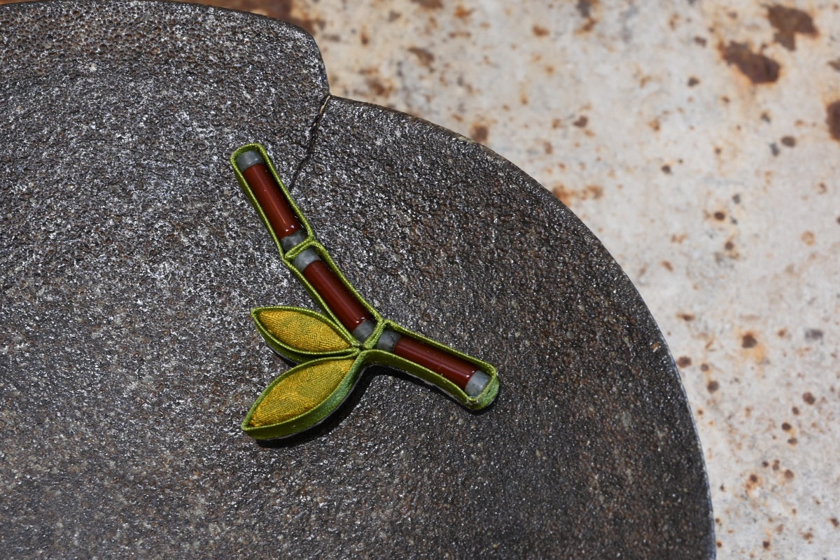 Handmade Bamboo Original Knot Button Brooch (Green and Red)