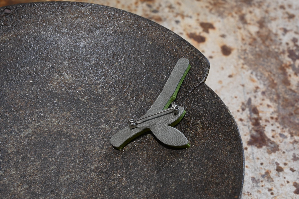 Handmade Bamboo Original Knot Button Brooch (Green and Red)