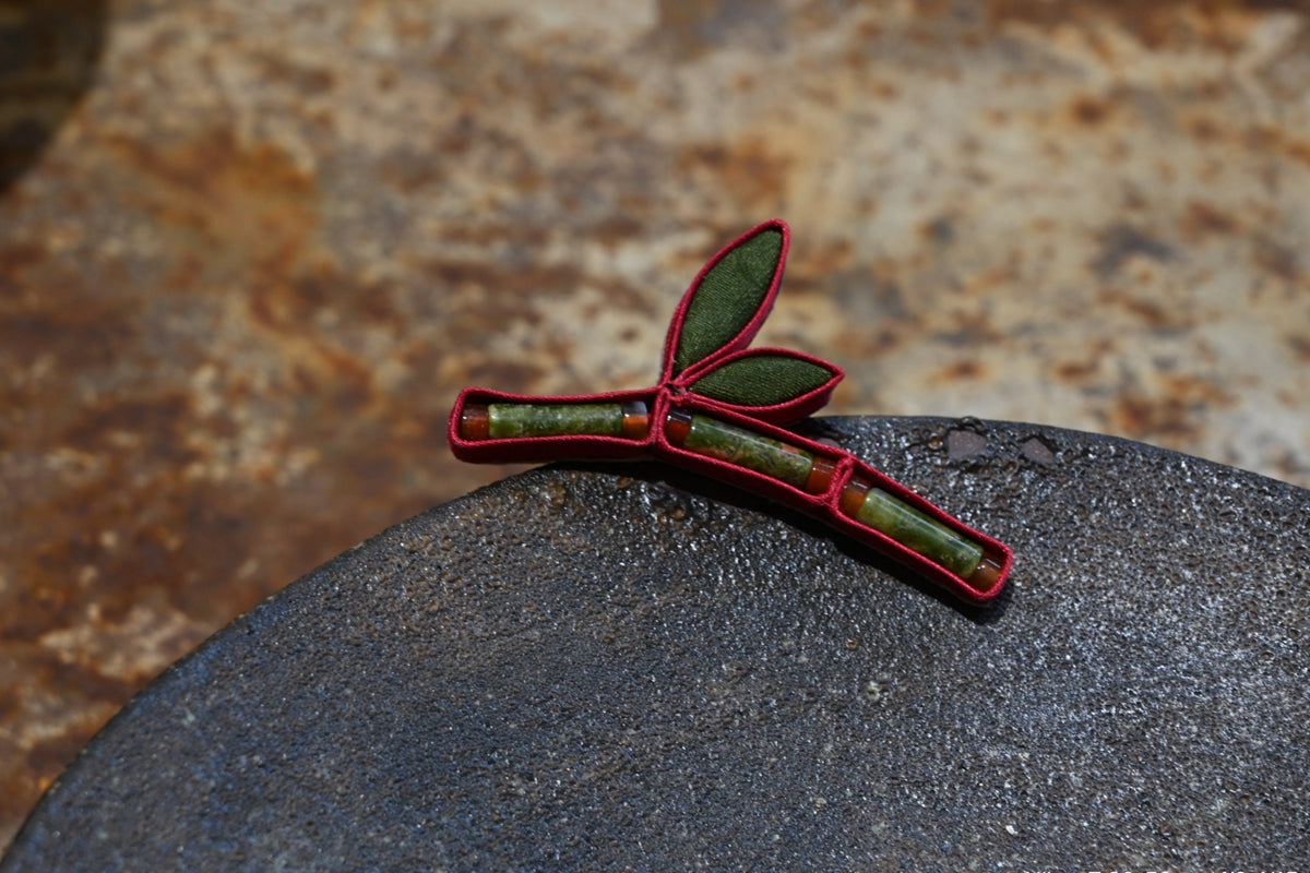 Handmade Bamboo Original Knot Button Brooch (Green and Red)