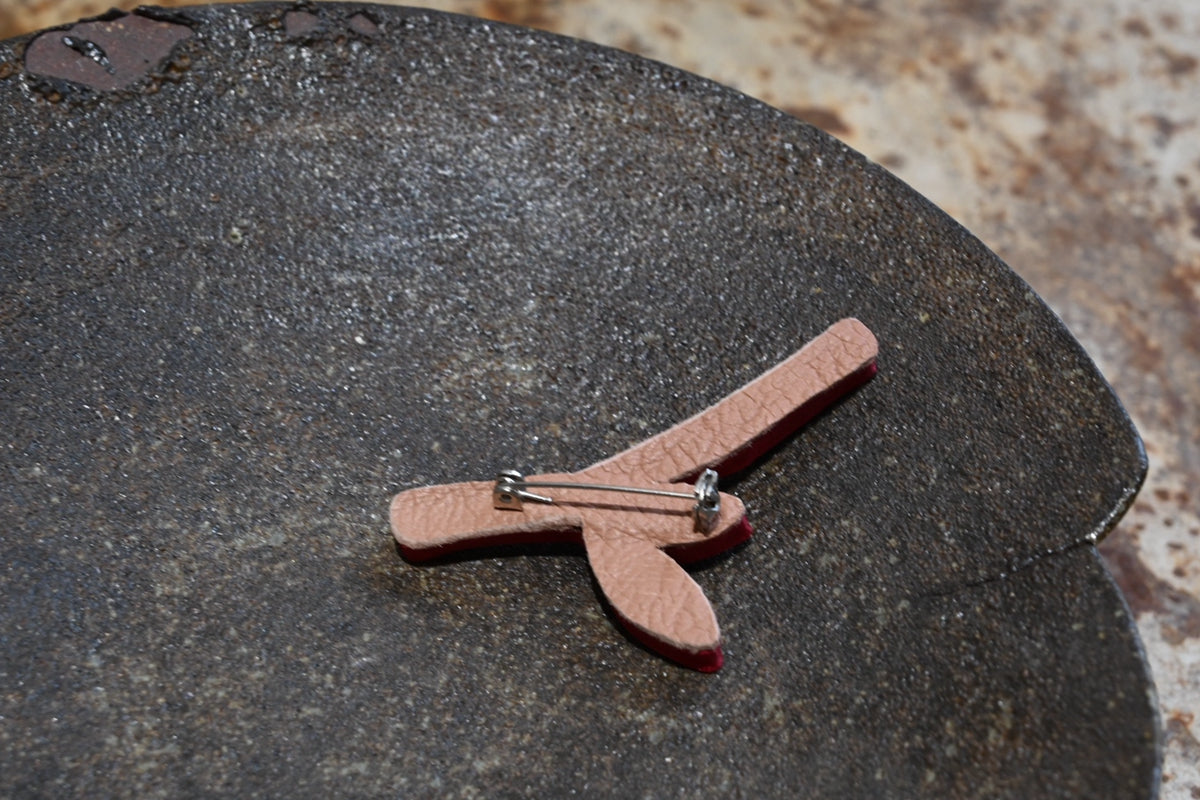 Handmade Bamboo Original Knot Button Brooch (Green and Red)