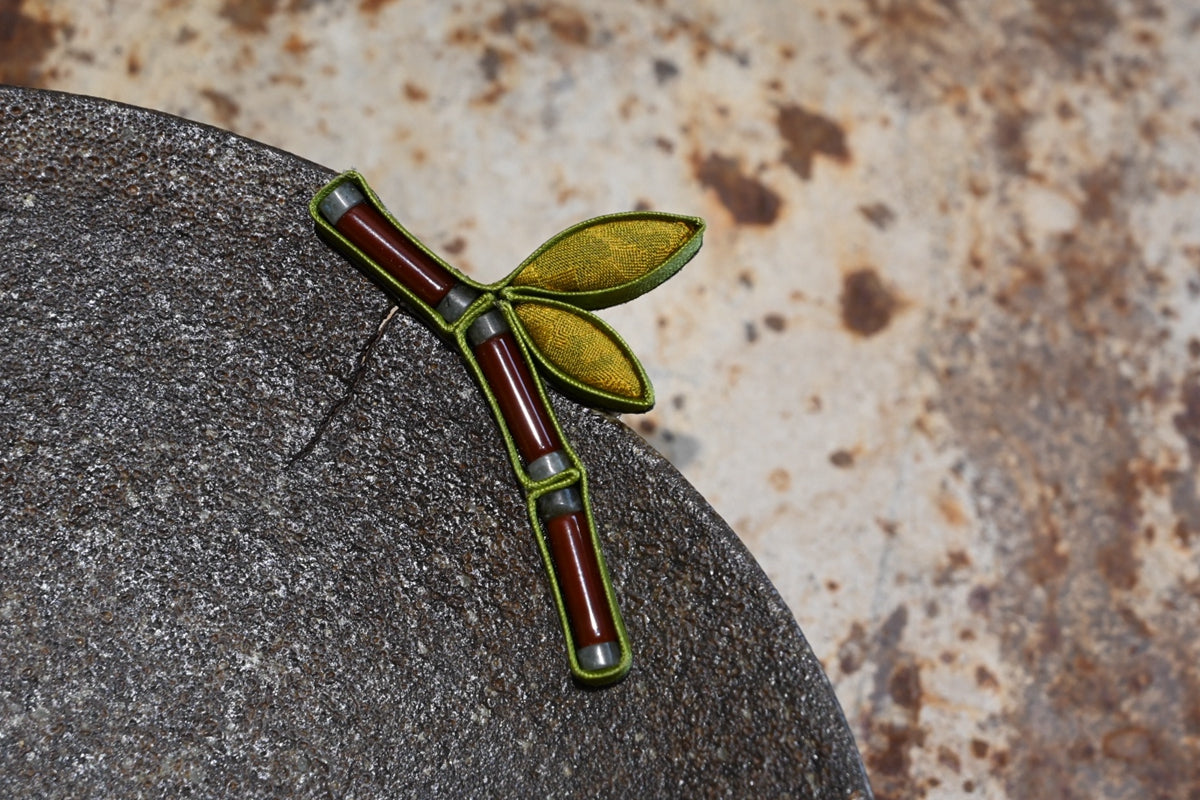 Handmade Bamboo Original Knot Button Brooch (Green and Red)