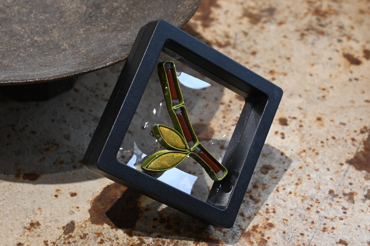 Handmade Bamboo Original Knot Button Brooch (Green and Red)