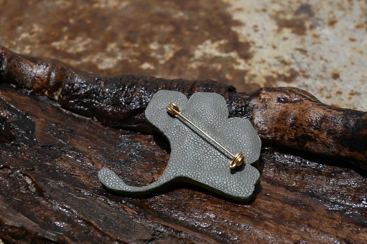 Handmade Ginkgo Leaf Knot Button Brooch (Gold and Green)