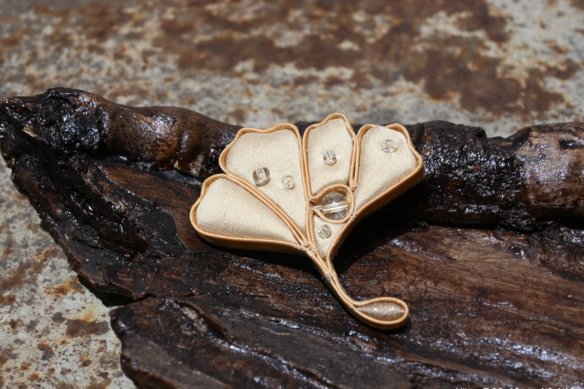 Handmade Ginkgo Leaf Knot Button Brooch (Gold and Green)