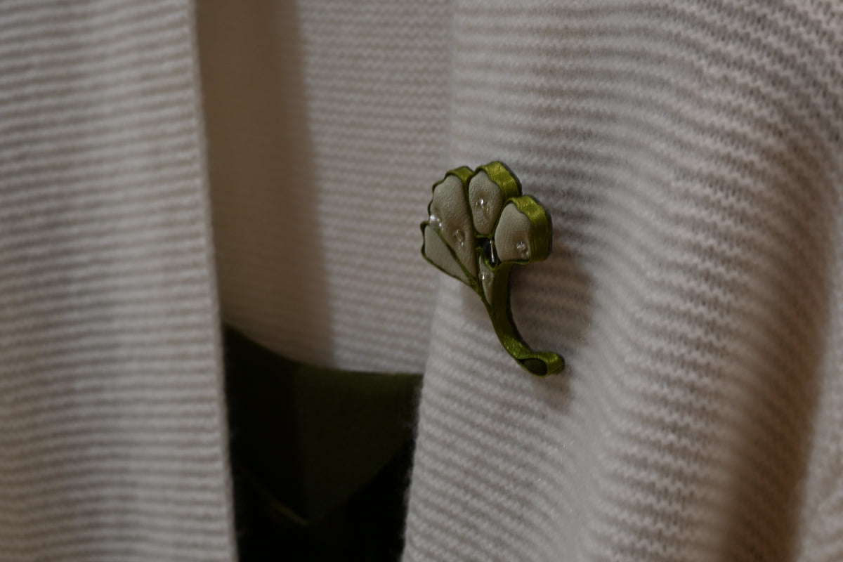 Handmade Ginkgo Leaf Knot Button Brooch (Gold and Green)
