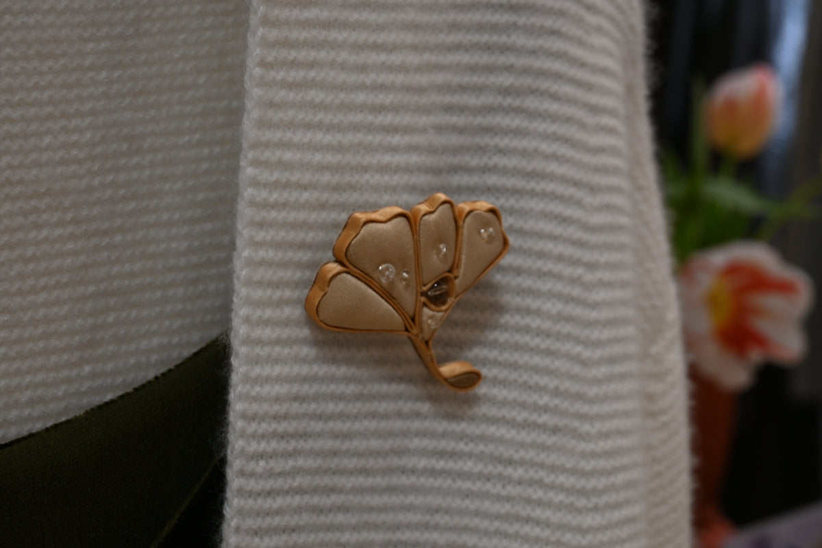 Handmade Ginkgo Leaf Knot Button Brooch (Gold and Green)