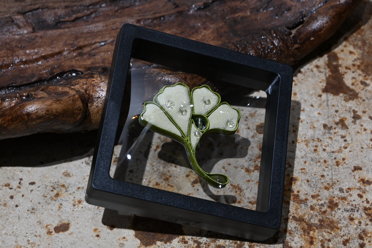 Handmade Ginkgo Leaf Knot Button Brooch (Gold and Green)