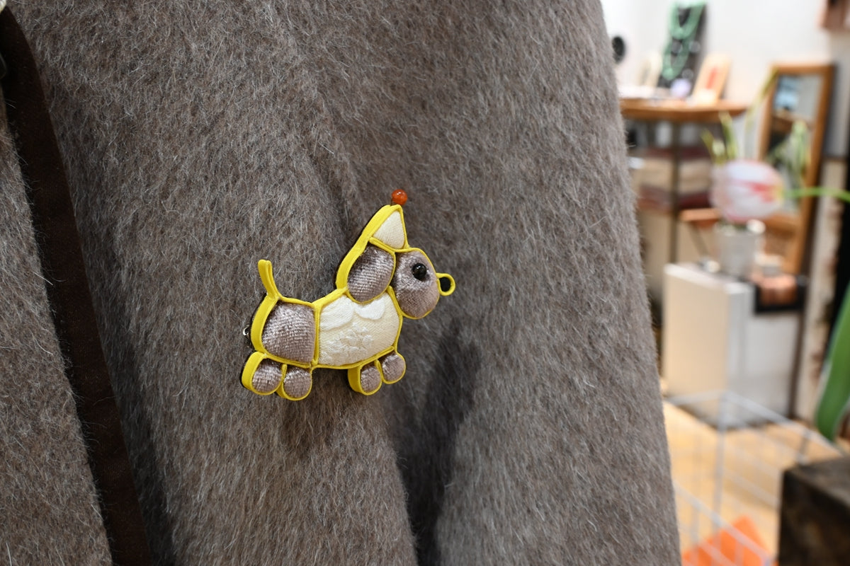 Handmade Traditional Knot Button Dog with Hat Brooch (Blue and Yellow)