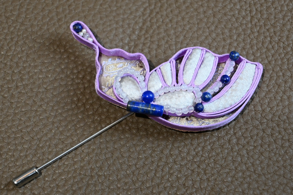 Handmade Butterfly-shaped Clasp Brooch (Purple and Green)