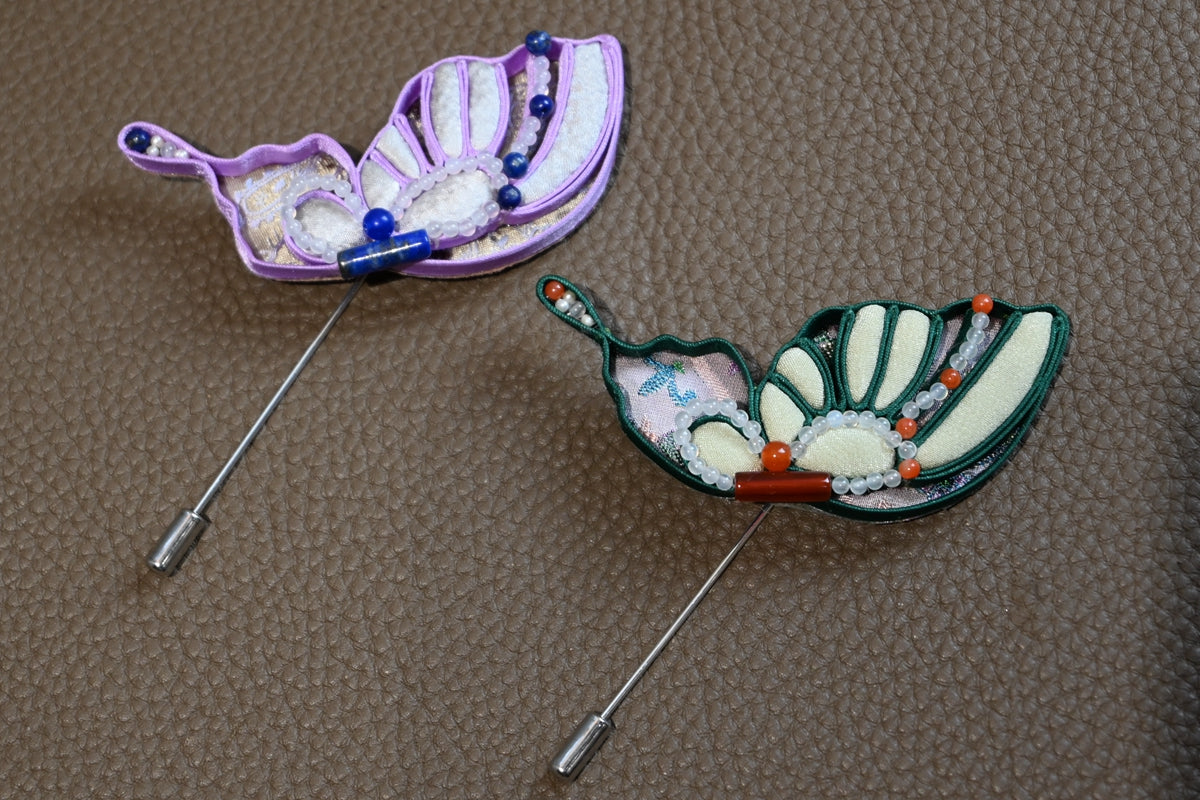 Handmade Butterfly-shaped Clasp Brooch (Purple and Green)