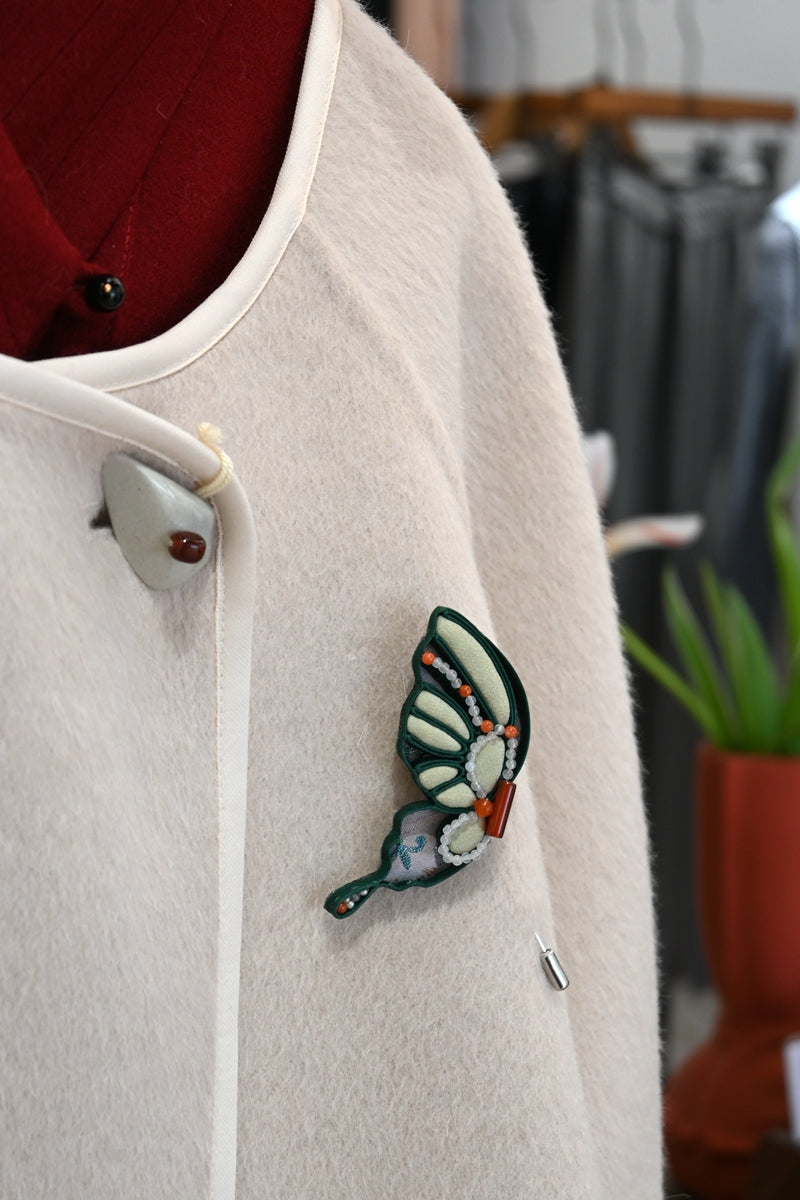 Handmade Butterfly-shaped Clasp Brooch (Purple and Green)