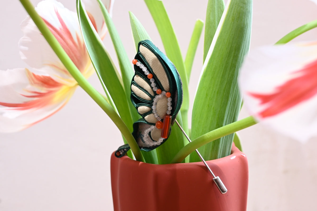 Handmade Butterfly-shaped Clasp Brooch (Purple and Green)