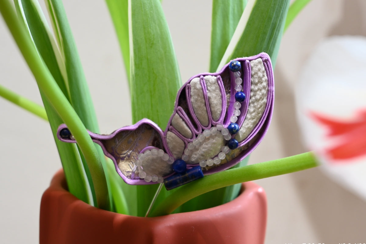 Handmade Butterfly-shaped Clasp Brooch (Purple and Green)